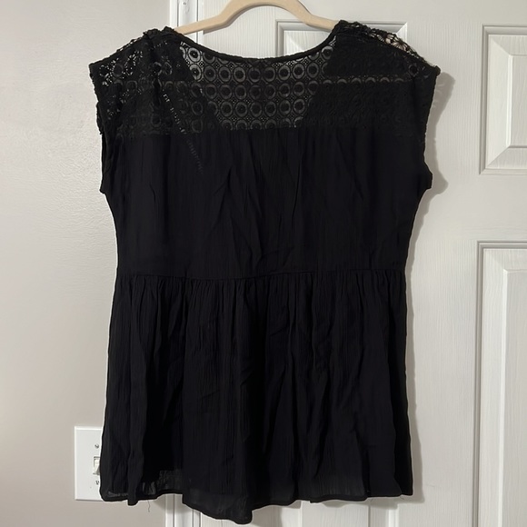 Black top - Picture 3 of 3